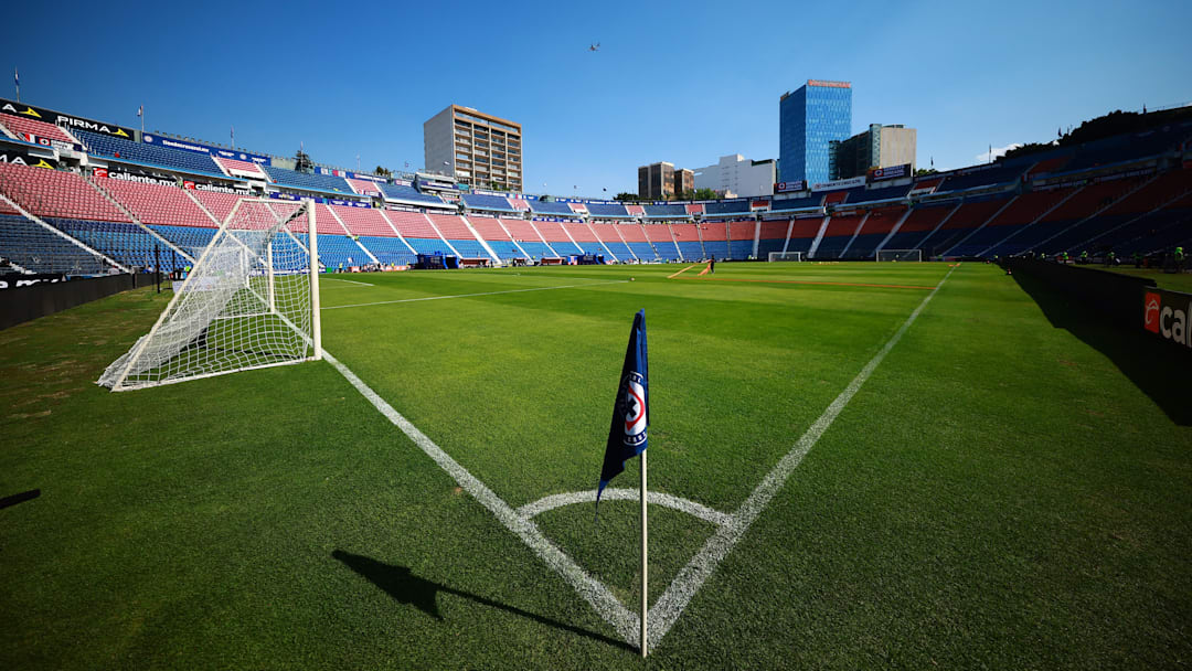 Nació del cemento y se volvió uno de los clubes más grandes de México, pero jamás pudo echar raíces. En el Clausura 2026, Cruz Azul vuelve a quedarse sin estadio y confirma una historia de más de medio siglo marcada por mudanzas, desalojos y una identidad que sigue sin territorio propio.