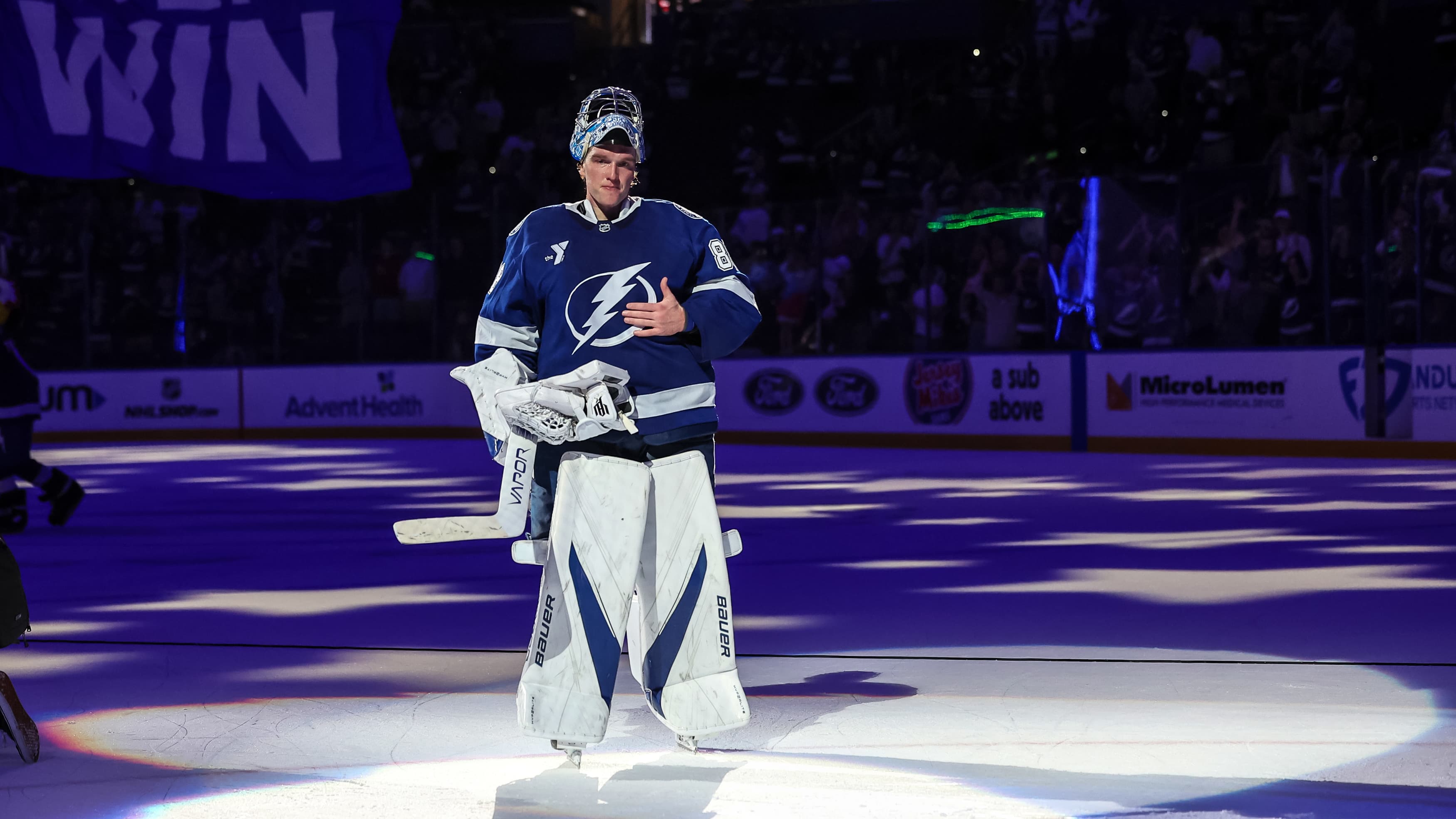 博爾特隊向安德烈·瓦西列夫斯基致敬，他們戰勝了 NHL 最好的球員，創造了歷史
