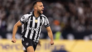 Arthur Cabral tem 11 gols e quatro assistências em 2025