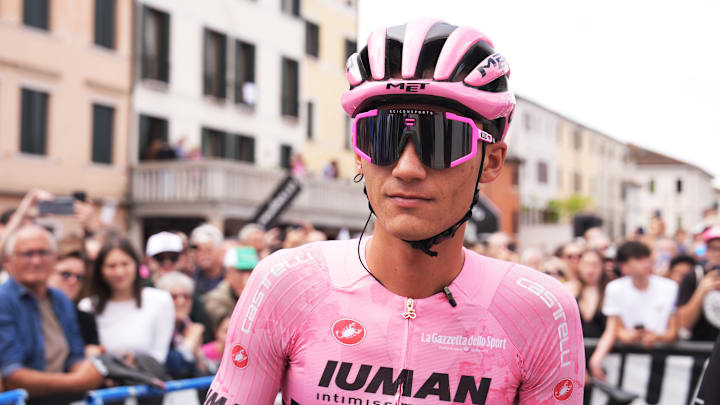 Isaac del Toro sigue como líder del Giro de Italia con una ventaja considerable.