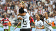 Corinthians, de Tamires, segue com 100% de aproveitamento no torneio