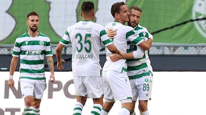 İttifak Holding Konyaspor oyuncularının gol sevinci İttifak Holding Konyaspor oyuncularının gol sevinci