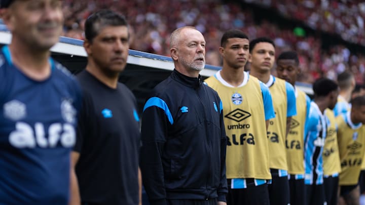 Com cargo à prova, Mano tenta fazer Grêmio render para se afastar da parte de baixo do Brasileiro Com cargo à prova, Mano tenta fazer Grêmio render para se afastar da parte de baixo do Brasileiro