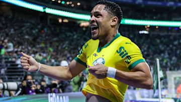 Vitor Roque foi o grande destaque do Palmeiras na goleada pela 28ª rodada do Brasileirão