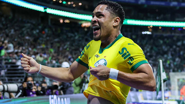 Vitor Roque foi o grande destaque do Palmeiras na goleada pela 28ª rodada do Brasileirão Vitor Roque foi o grande destaque do Palmeiras na goleada pela 28ª rodada do Brasileirão