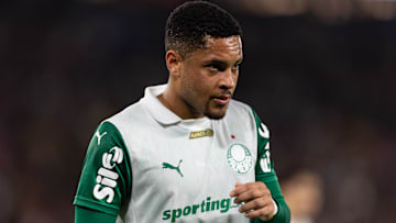 Vitor Roque trabalha para deslanchar no Palmeiras