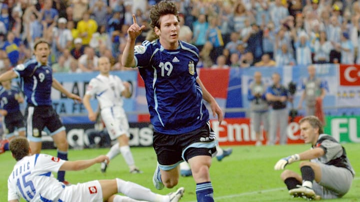 Argentinian forward Lionel Messi celebra