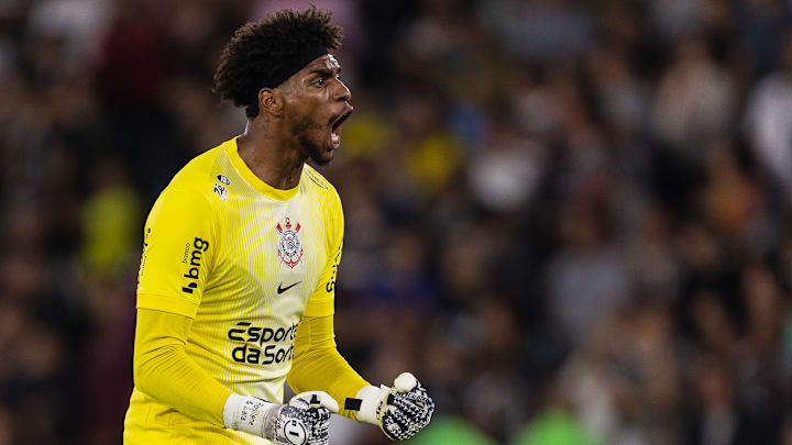 Hugo Souza é reforço de peso na meta do Corinthians