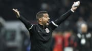 António Oliveira deixa o comando do Corinthians
