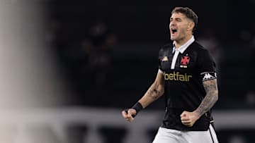 Vegetti é referência no ataque do Vasco