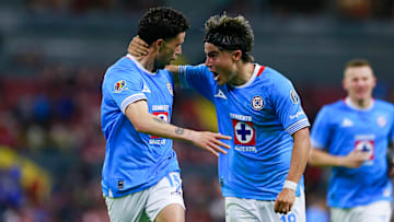 El uruguayo Ignacio Rivero y Luka Romero festejan el gol