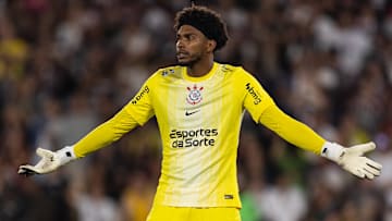 Hugo Souza é xodó da torcida alvinegra
