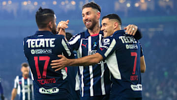 Jesús 'Tecatito' Corona, el español Sergio Ramos y el argentino Germán Berterame festejan uno de los goles contra San Luis