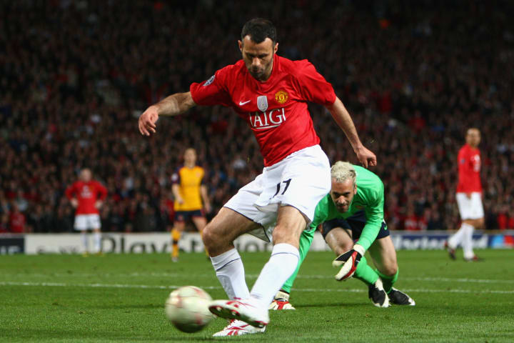 Manuel Almunia, Ryan Giggs