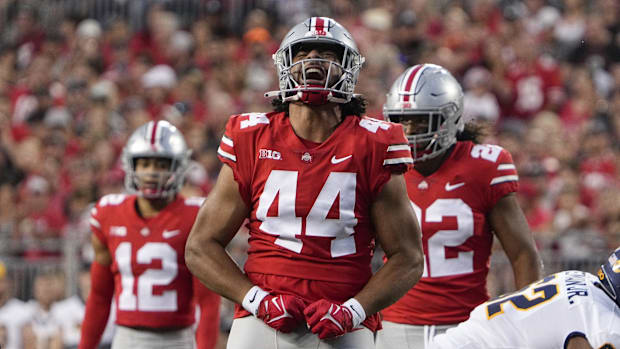 Ohio State Buckeyes defensive end J.T. Tuimoloau