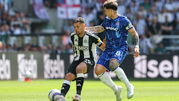O brasileiro Bruno Guimarães balançou a rede no último confronto entre as equipes