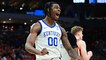 Kentucky Wildcats guard Otega Oweh (00)