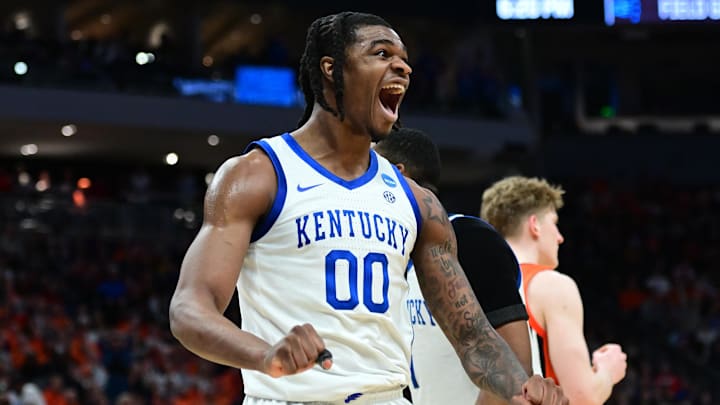 Kentucky Wildcats guard Otega Oweh (00)