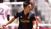 Ronaldo Cisneros celebra un gol.