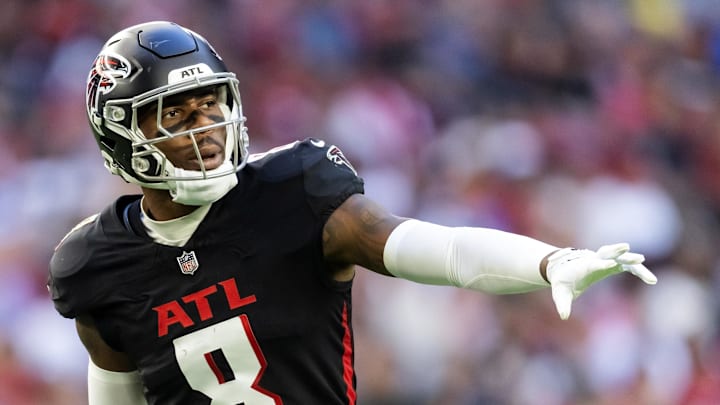 Dec 21, 2025; Glendale, Arizona, USA; Atlanta Falcons tight end Kyle Pitts Sr. against the Arizona Cardinals at State Farm Stadium.