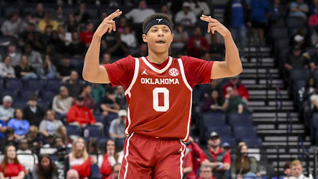 Oklahoma Sooners guard Jeremiah Fears (0) reacts after a three point basket  against the Georgia Bulldogs.