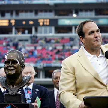 No. 3-Bruce Matthews: Former Tennessee Titans great Matthews waves to the crowd as he is honored with his Hall of Fame ring at halftime of the Titans game against the Houston Texans at LP Field Dec. 2, 2007.

Ike Cleanup Trips Up Former Titan