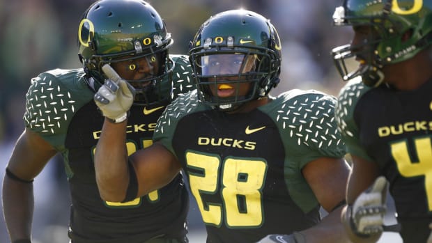 Oct 27, 2007; Eugene, OR, USA; wOregon running back Jonathan Stewart (28) celebrates his touchdown run with wide receiver Gar