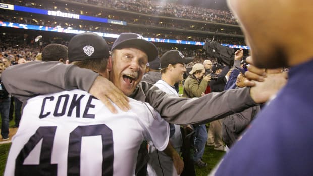 Former Detroit manager Jim Leyland (center) hugs a player.