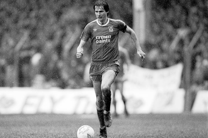 Alan Hansen striding forward in possession.