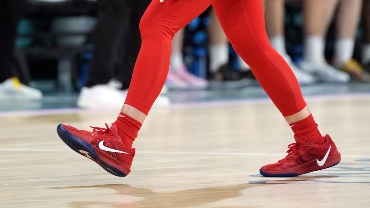 ランキング上位のプレゼント Nike Ionescu's Sabrina Sneakers Colorway Olympics in Drop シューズ(男性用)