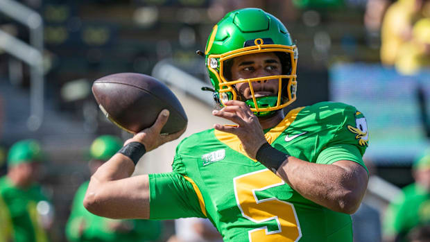 Oregon Ducks quarterback Dante Moore throws out a pass during warm ups as the Oregon Ducks host the Idaho Vandals Saturday, A