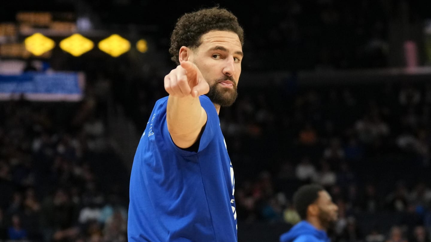 Photo of Klay Thompson's New Jersey in Mavericks Locker Room Looks So