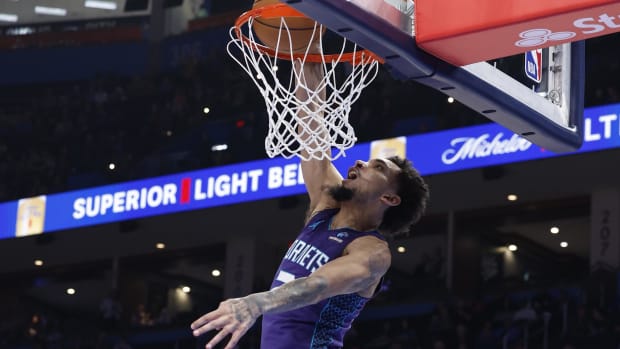 Charlotte Hornets guard James Bouknight (2) dunks. Alonzo Adams-USA TODAY Sports