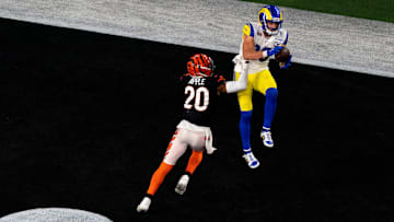 Los Angeles Rams wide receiver Cooper Kupp (10) scores the go ahead touchdown as Cincinnati Bengals cornerback Eli Apple (20) defends in the fourth quarter during Super Bowl 56, Sunday, Feb. 13, 2022, at SoFi Stadium in Inglewood, Calif.

Nfl Super Bowl 56 Los Angeles Rams Vs Cincinnati Bengals Feb 13 2022 Albert Cesare 3765