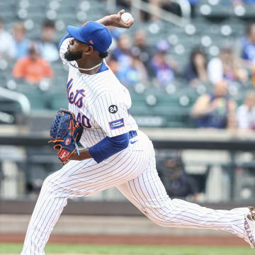 Jun 30, 2024; New York City, New York, USA;  New York Mets starting pitcher Luis Severino (40) pitches in the first inning against the Houston Astros at Citi Field. Mandatory Credit: Wendell Cruz-USA TODAY Sports