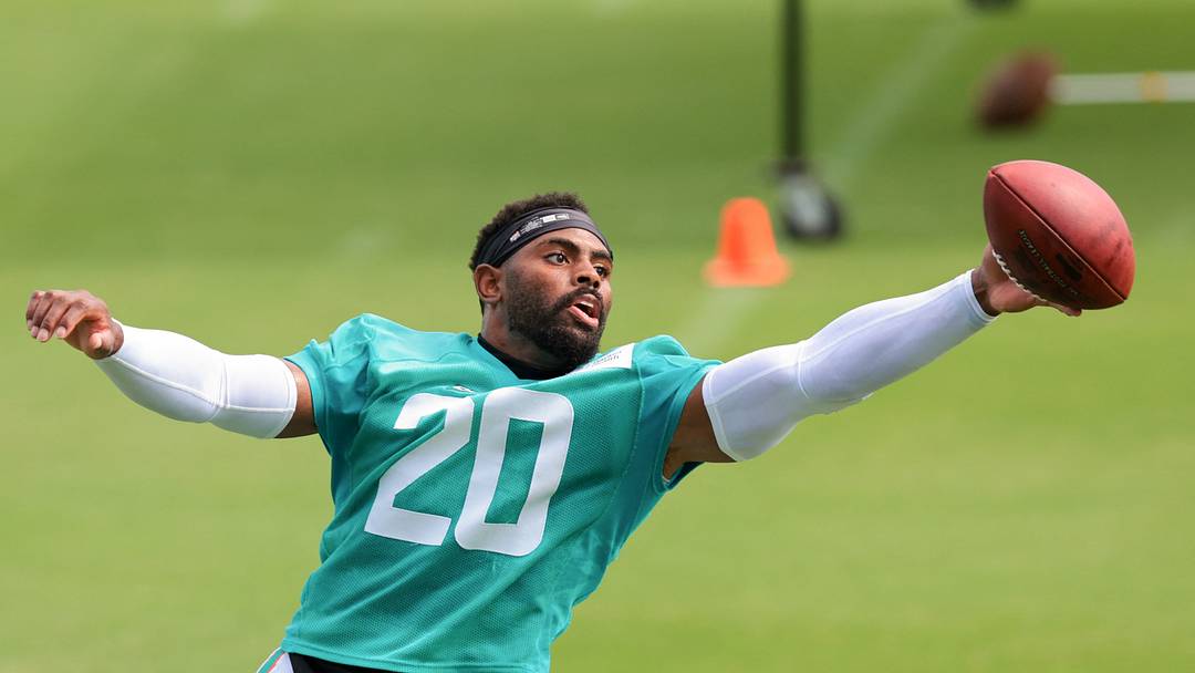 Jul 31, 2026; Miami Gardens, FL, USA; Miami Dolphins linebacker Jordyn Brooks (20) works during practice at Baptist Health Training Complex. Mandatory Credit: Sam Navarro-Imagn Images