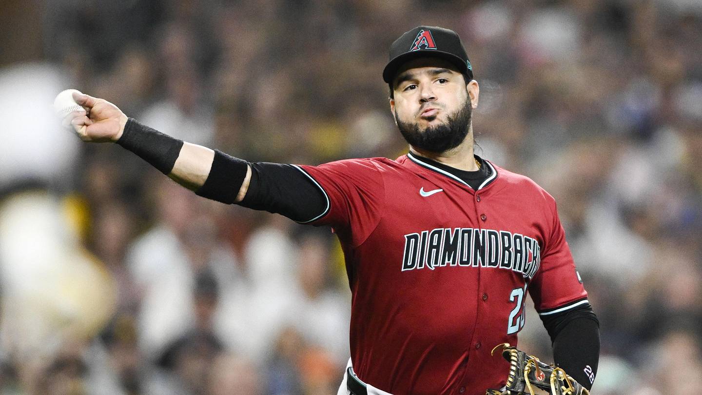 Torey Lovullo Benches Eugenio Suarez in Favor of Blaze Alexander - Vimarsana News