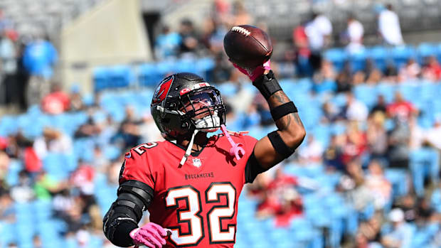 Tampa Bay Buccaneers safety Mike Edwards (32)  