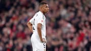 Kylian Mbappé démarre la rencontre dans le 11 de départ face à Gérone. 
