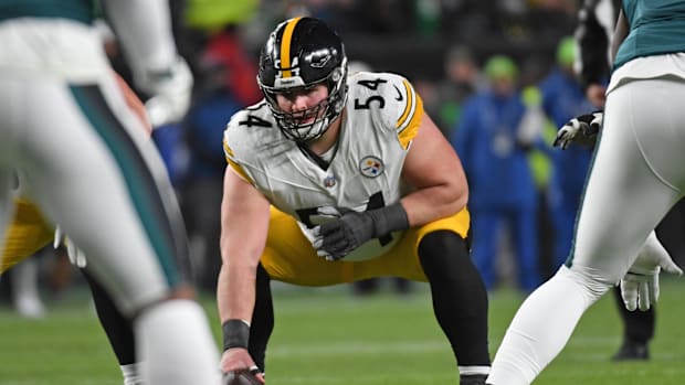 Pittsburgh Steelers center Zach Frazier