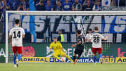 Die vorentscheidende Szene: Millot mit dem Ausgleich für den VfB