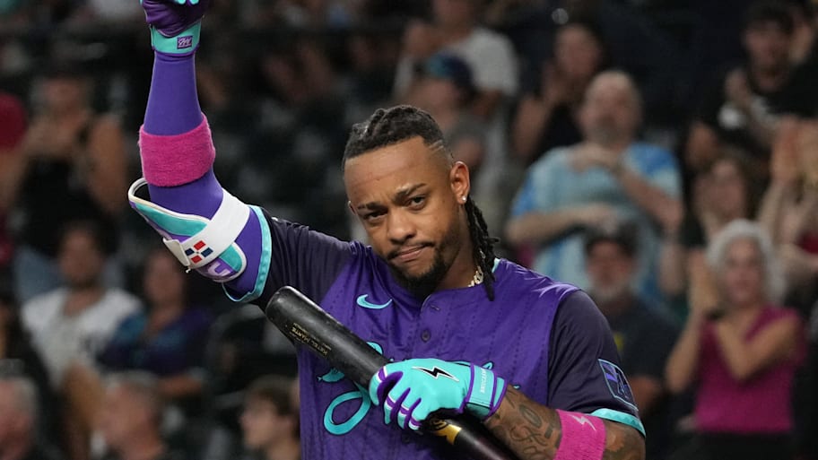 Arizona Diamondbacks second base Ketel Marte acknowledges the fans. | Rick Scuteri-Imagn Images