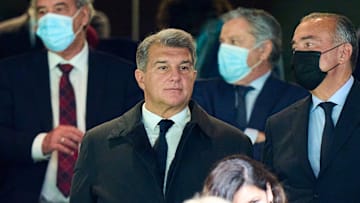 El Presidente del Barça saludó incómodamente al extécnico holandés