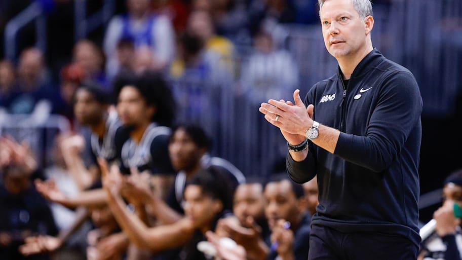 Ryan Odom on the VCU sideline last season.