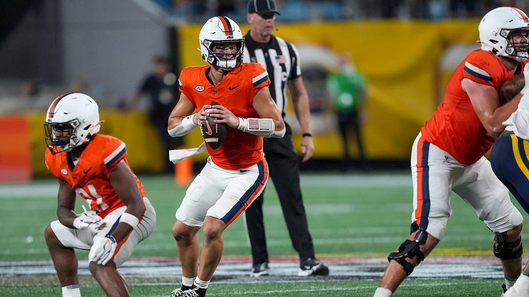 Sep 19, 2026; Charlotte, North Carolina, USA; Virginia Cavaliers quarterback Beau Pribula (7) looks to pass against the West Virginia Mountaineers during the second half at Bank of America Stadium. Mandatory Credit: Jim Dedmon-Imagn Images Sep 19, 2026; Charlotte, North Carolina, USA; Virginia Cavaliers quarterback Beau Pribula (7) looks to pass against the West Virginia Mountaineers during the second half at Bank of America Stadium. Mandatory Credit: Jim Dedmon-Imagn Images