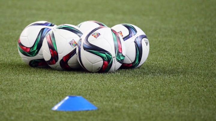 21 de junio de 2015; Montreal, Quebec, CAN; Vista general de los balones de partido antes de que la República de Corea juegue contra Francia en los octavos de final del torneo de fútbol femenino de la Copa Mundial de la FIFA 2015 en el Estadio Olímpico.
