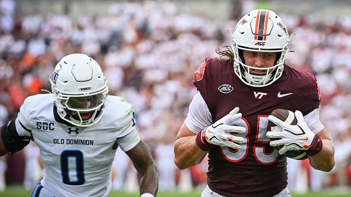Sep 12, 2026; Blacksburg, Virginia, USA;  Virginia Tech Hokies tight end Luke Reynolds (85) runs for a touchdown during the second quarter against the Old Dominion Monarchs at Lane Stadium.  Mandatory Credit: Brian Bishop-Imagn Images