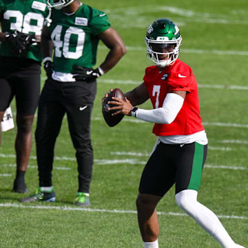 Jul 24, 2025; Florham Park, NY, USA; New York Jets quarterback Justin Fields (7) participates in a drill during training camp at Atlantic Health Jets Training Center. Mandatory Credit: John Jones-Imagn Images