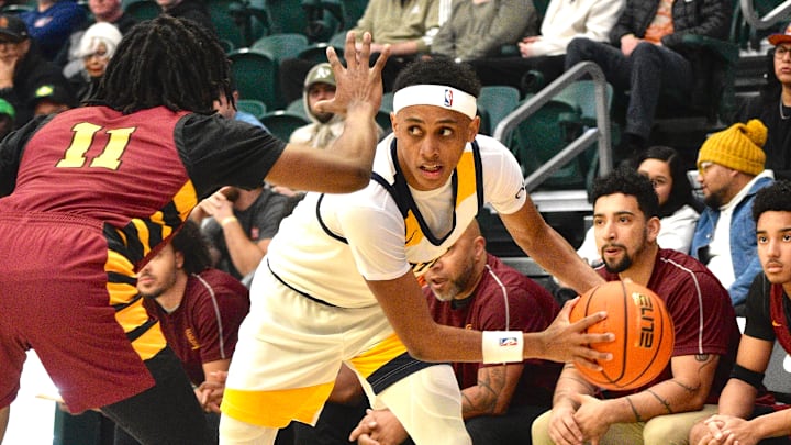 Annie Wright's Jeremiah Harshman drives against Central Catholic in the Les Schwab Invitational third place game. 