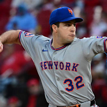 May 4, 2025; St. Louis, Missouri, USA; New York Mets pitcher Max Kranick (32) throws against the St. Louis Cardinals at Busch Stadium. Mandatory Credit: Tim Vizer-Imagn Images